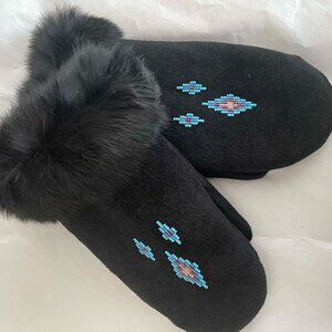 MANITOBAH BLACK SUEDE BEAUTIFUL MITTENS WOMEN